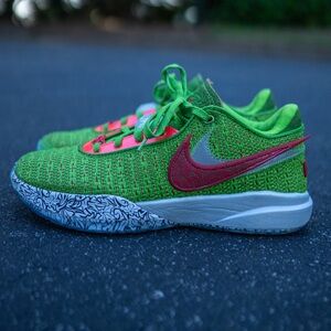 LEBRON 20 “Christmas”